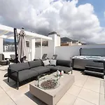 Luxury Penthouse With Rooftop Apartment *