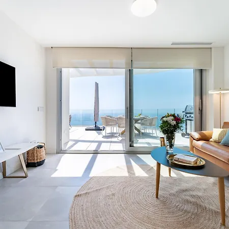 Luxury Penthouse With Rooftop פואנגירולה