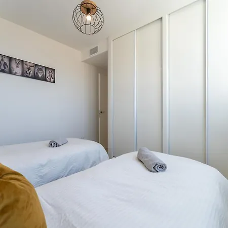 Luxury Penthouse With Rooftop פואנגירולה
