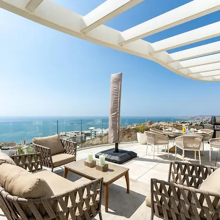 Luxury Penthouse With Rooftop * פואנגירולה