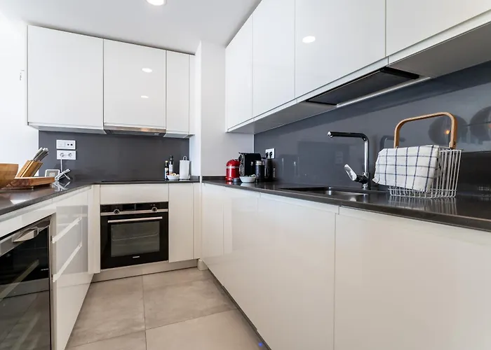 Luxury Penthouse With Rooftop *