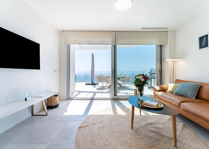 Luxury Penthouse With Rooftop *